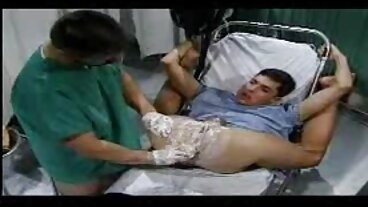 Руси съквартиранти се обединяват за анално порно видео тройка на банкомат
