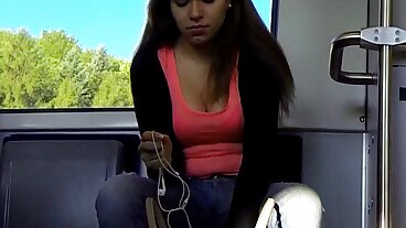 Чешката аматьорска кукла има перфектно дупе в POV porno s vazrastni