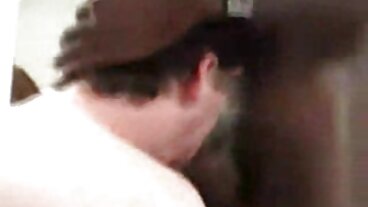 Съквартирантът открива Тифани Тейтъм да мастурбира - лизане на путка Незабавно 69