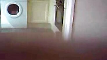Аналната среща с кучешки женско празнене видео стил на Ребека Волпети