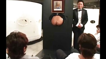Гореща тийнейджърка брюнетка мастурбира и се покрива със bezplatni porno klipove спермата
