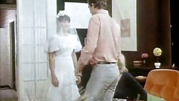 Малката тийнейджърка Lexie големи цици порно Fux се чука до камината