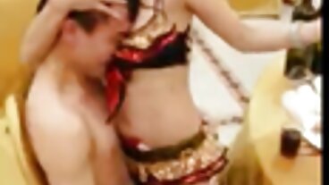 Brazzers: Секси медицинската сестра Angel Wicky се безплатни порно видеоклипове чука с дупе в Glory Hole на PornHD