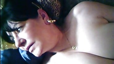 Дребничката азиатска сладурка разтяга porno golqm penis питка по време на урок по йога
