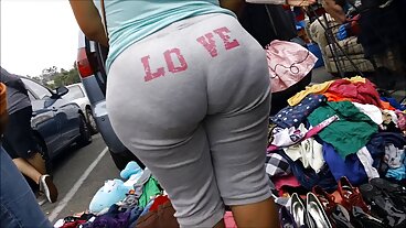 Масаж porno jensko praznene на хлъзгави естествени гигантски цици