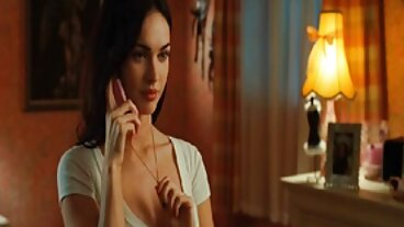 BRAZZERS Отегчена МИЛФ Удряна докато прави пране порно лесбийки